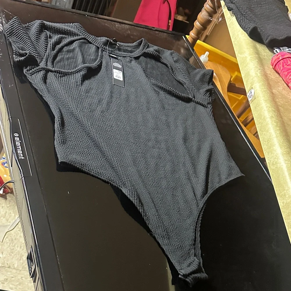 12 clothing pieces - Picture 8 of 14